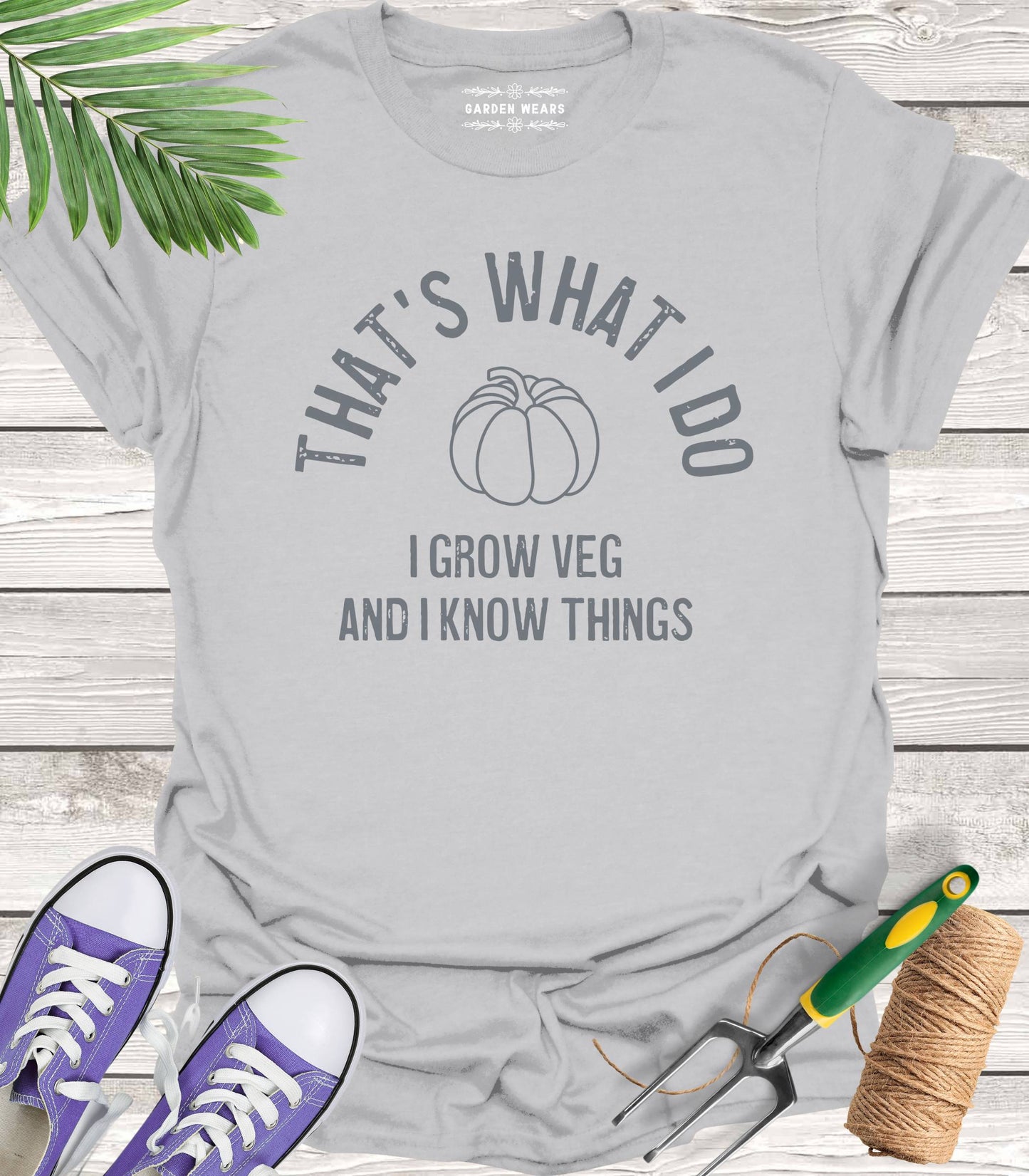 Unisex 100% Cotton T-shirt, That's What I Do. I Grow Veg And I Know Things
