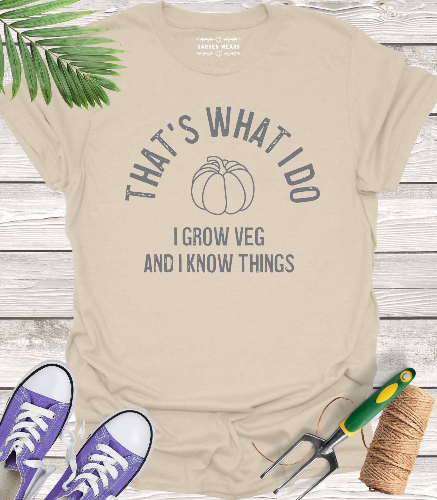 Unisex 100% Cotton T-shirt, That's What I Do. I Grow Veg And I Know Things